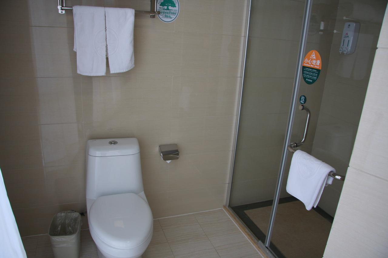 Greentree Inn Shanghai Pudong Airport Huaxia East Road Railway Station Shell Hotel المظهر الخارجي الصورة