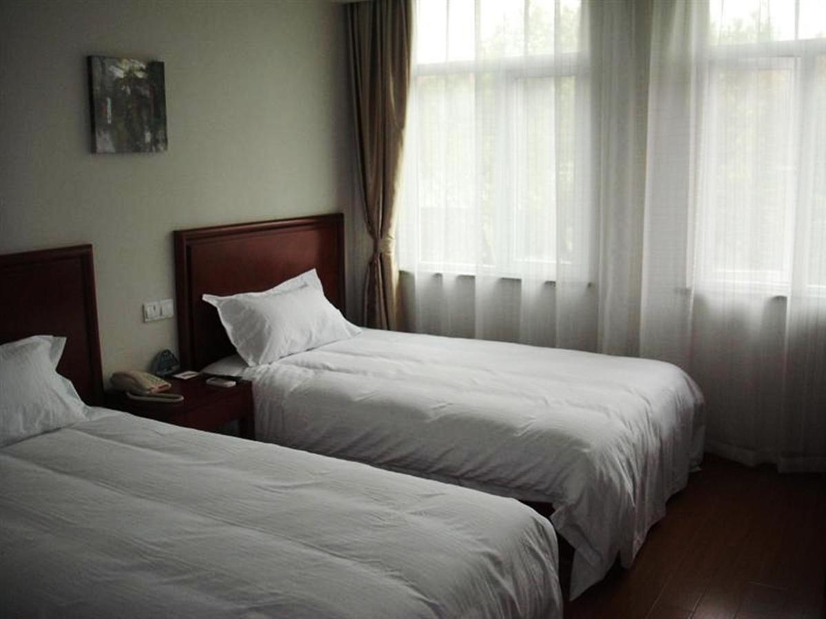 Greentree Inn Shanghai Pudong Airport Huaxia East Road Railway Station Shell Hotel المظهر الخارجي الصورة